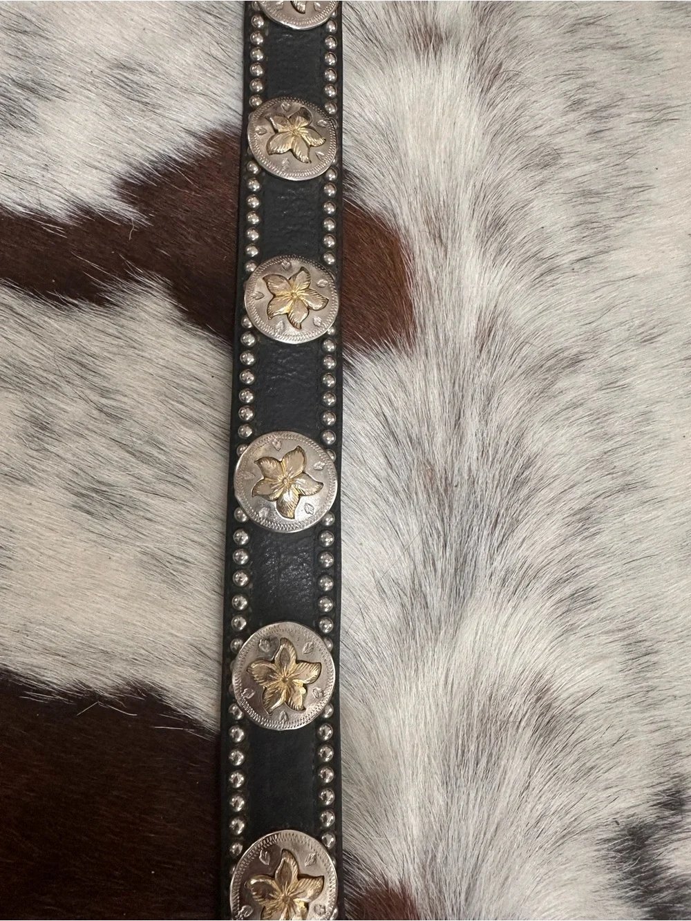 Vtg Studded Silver Gold Toned Conchos Western Leather Belt SZ S/M Ornate Buckle